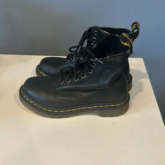 Dr. Martens youth boots softy T leather up size 5 medium black laced up - Picture 3 of 9